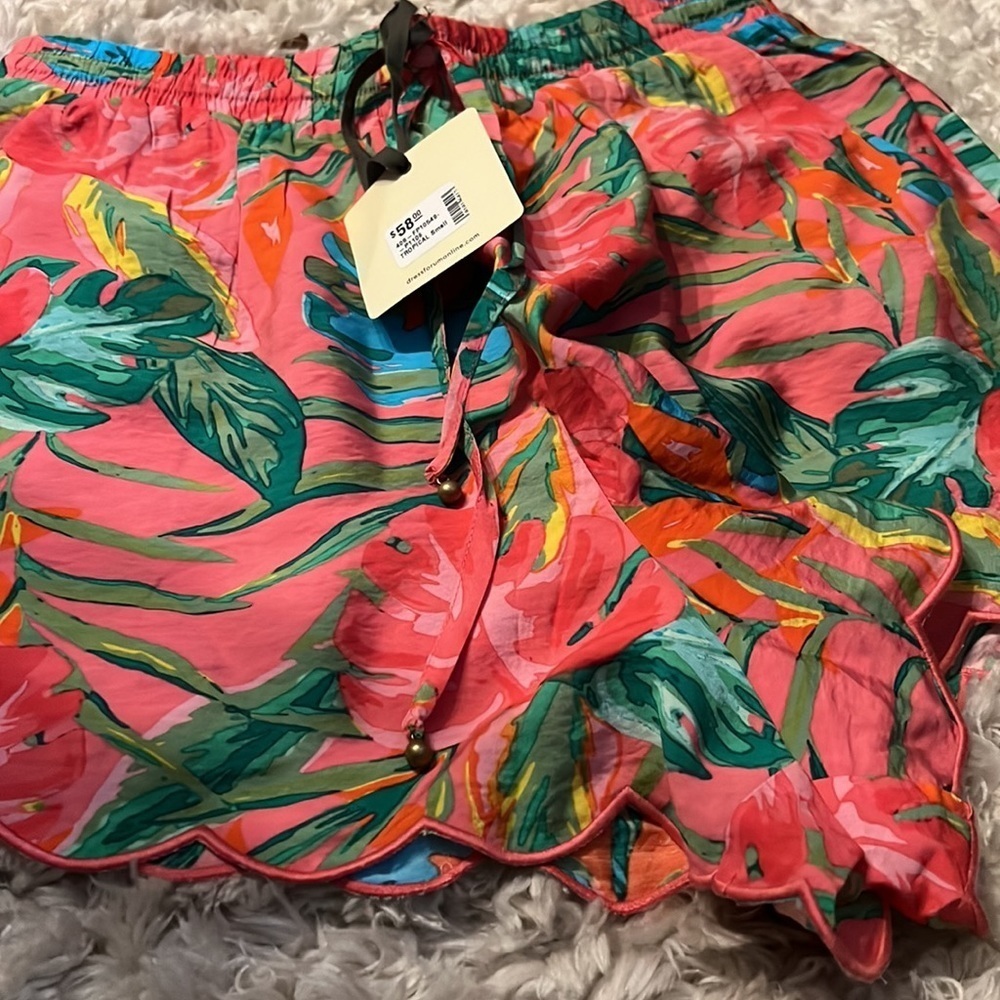 Nwt floral shorts size small - Picture 3 of 3